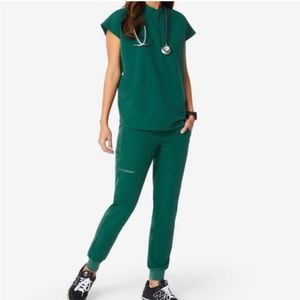 FIGS SCRUBS SET - Hunter green